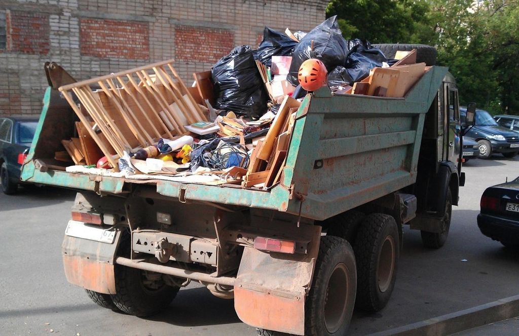Вывоз мусора из магазина в Сланцах от ПроМусор: услуги, цена от 1808 руб., утилизация отходов