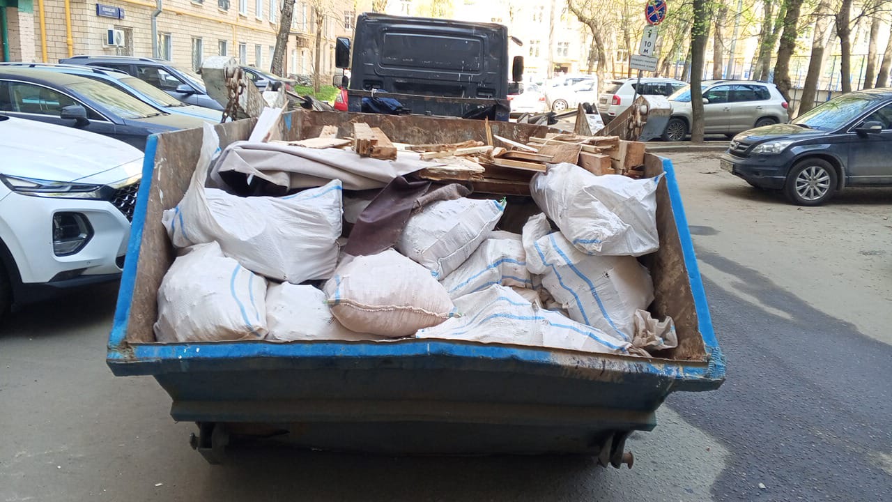 Вывоз мусора из магазина в Сланцах в октябре