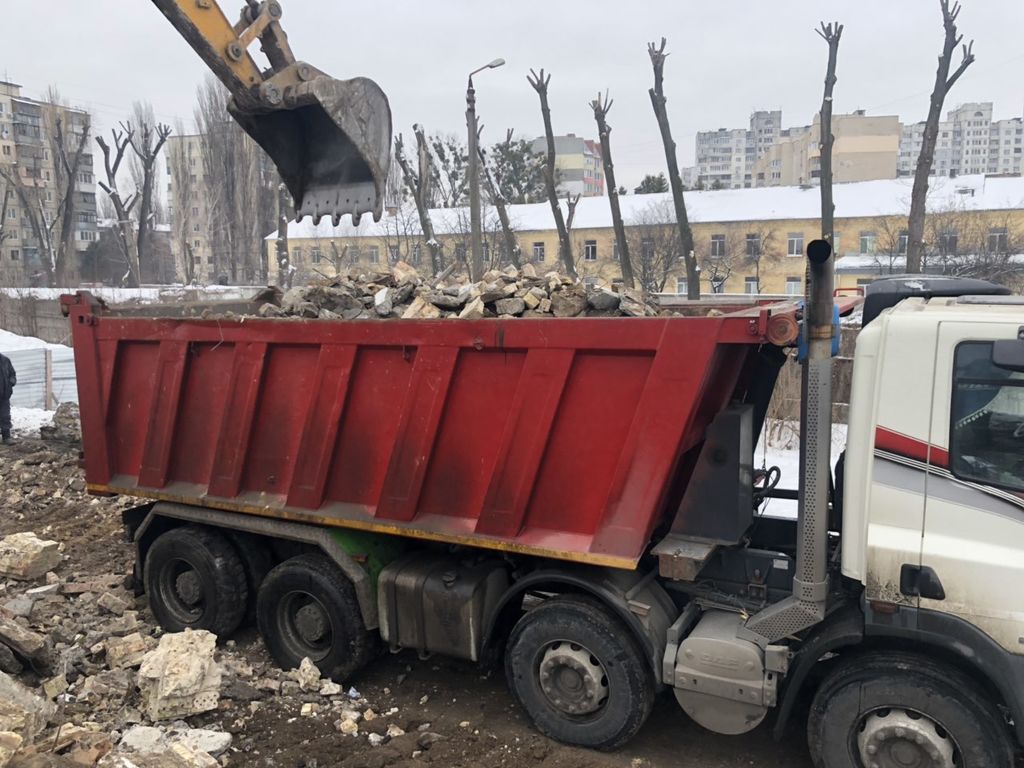 Вывоз мусора Камазом в Сланцах в октябре