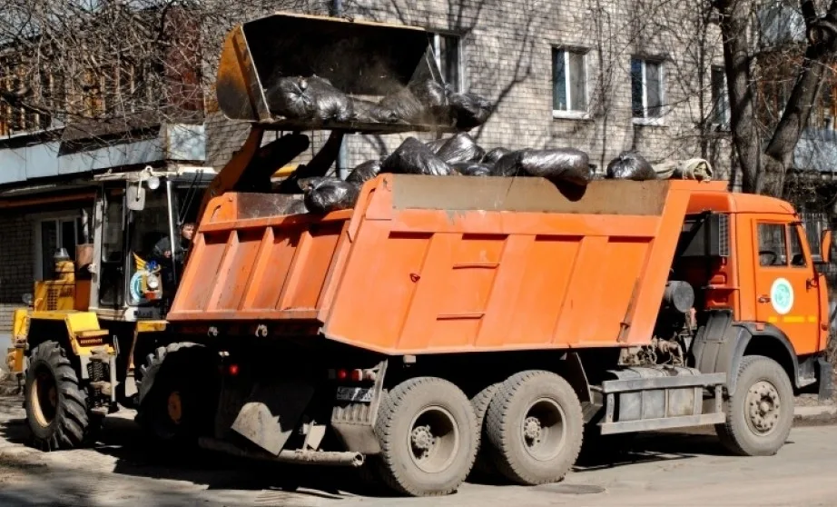 Вывоз мусора грузовым фургоном 5 тонн в Сланцах – ПроМусор, аренда, цена от 1601 руб