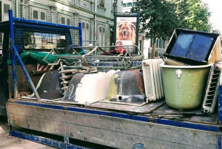 Вывоз старой сантехники в Сланцах от ПроМусор: быстро, недорого от 568 руб., утилизация и грузчики