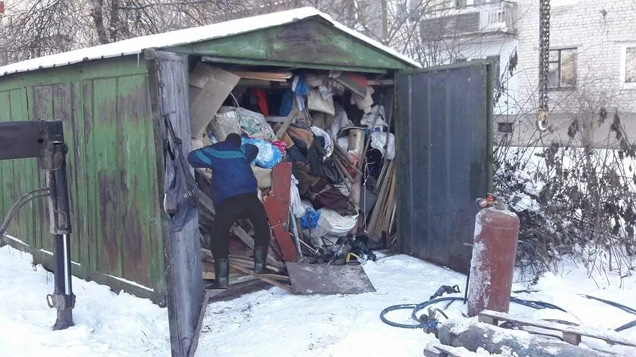 Вывоз мусора из гаража с гарантией чистоты в Сланцах в октябре