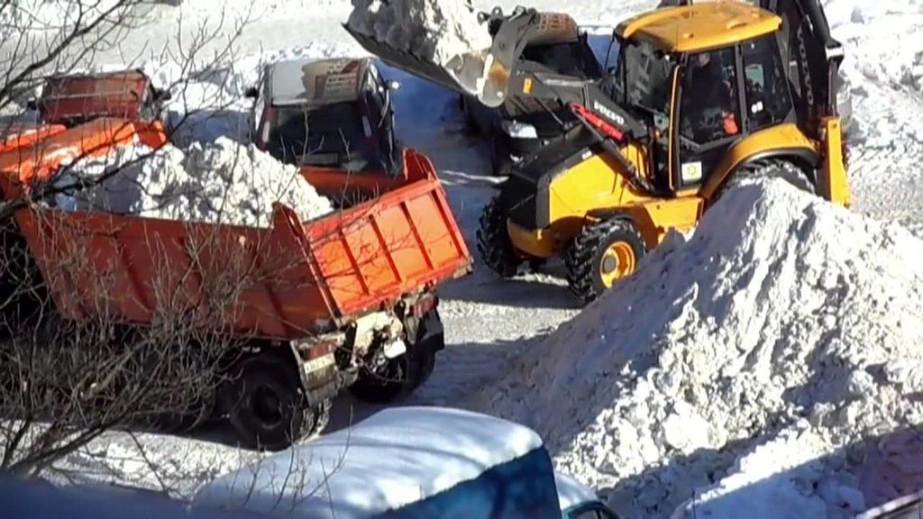 Вывоз снега с погрузкой в Сланцах для организаций и частных лиц в октябре
