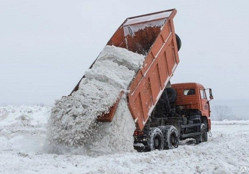 Вывоз снега самосвалами в Сланцах от ПроМусор - КАМАЗ, ЗИЛ, цена от 3100 руб