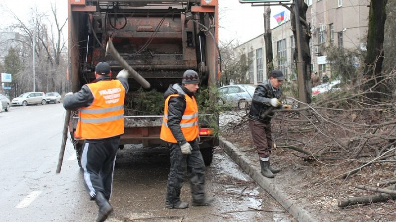 Уборка после стихийного бедствия в Сланцах от 2945 руб